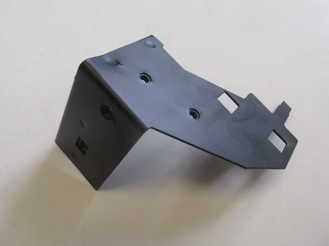 RENAULT CLIO- 4- HB- 16/20; FRONT BUMPER FENDER CONNECTING BRACKET LEFT (STEEL) (EAGLE BODY) — OEM 641815839R