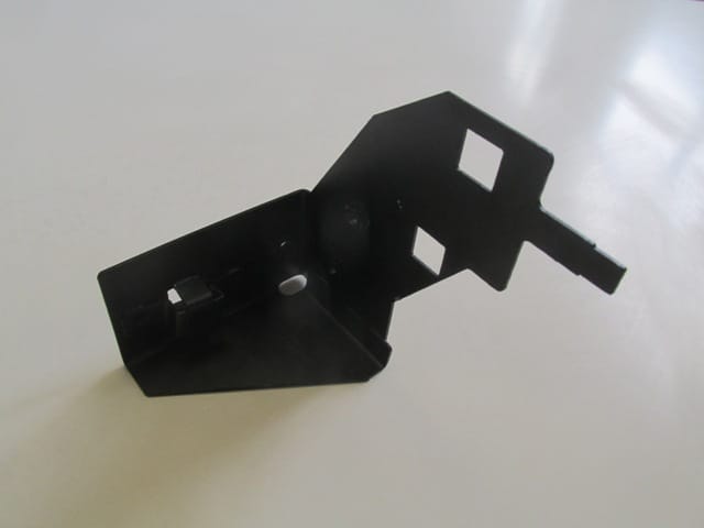 RENAULT CLIO- 4- HB- 16/20; FRONT BUMPER FENDER CONNECTING BRACKET LEFT (STEEL) (EAGLE BODY) — OEM 641815839R