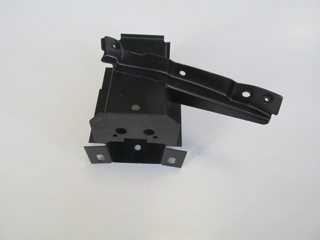 HONDA CIVIC- SD/HB- 96/98; ÖN ŞASİ UÇ DEMİRİ SAĞ (TAMPON BRAKETLİ) (EAGLE BODY) — OEM 71150-S04-G00ZZ